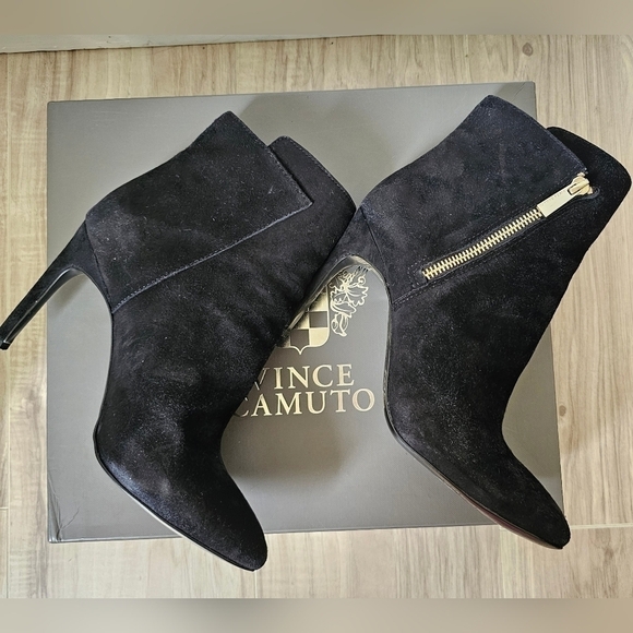 VINCE CAMUTO Black Heeled Boots – Size 7M – With Original Box 🖤👢 - Picture 7 of 9